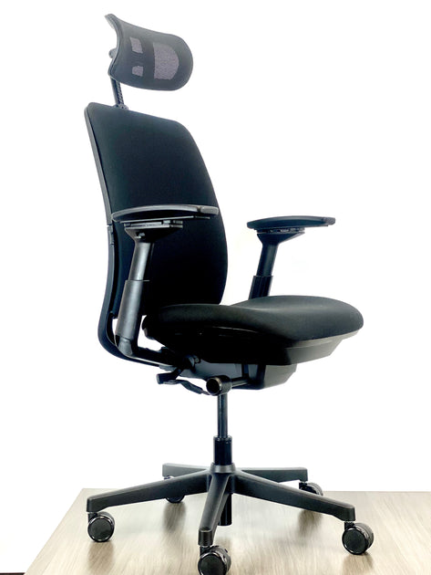 Steelcase amia with headrest Clearance