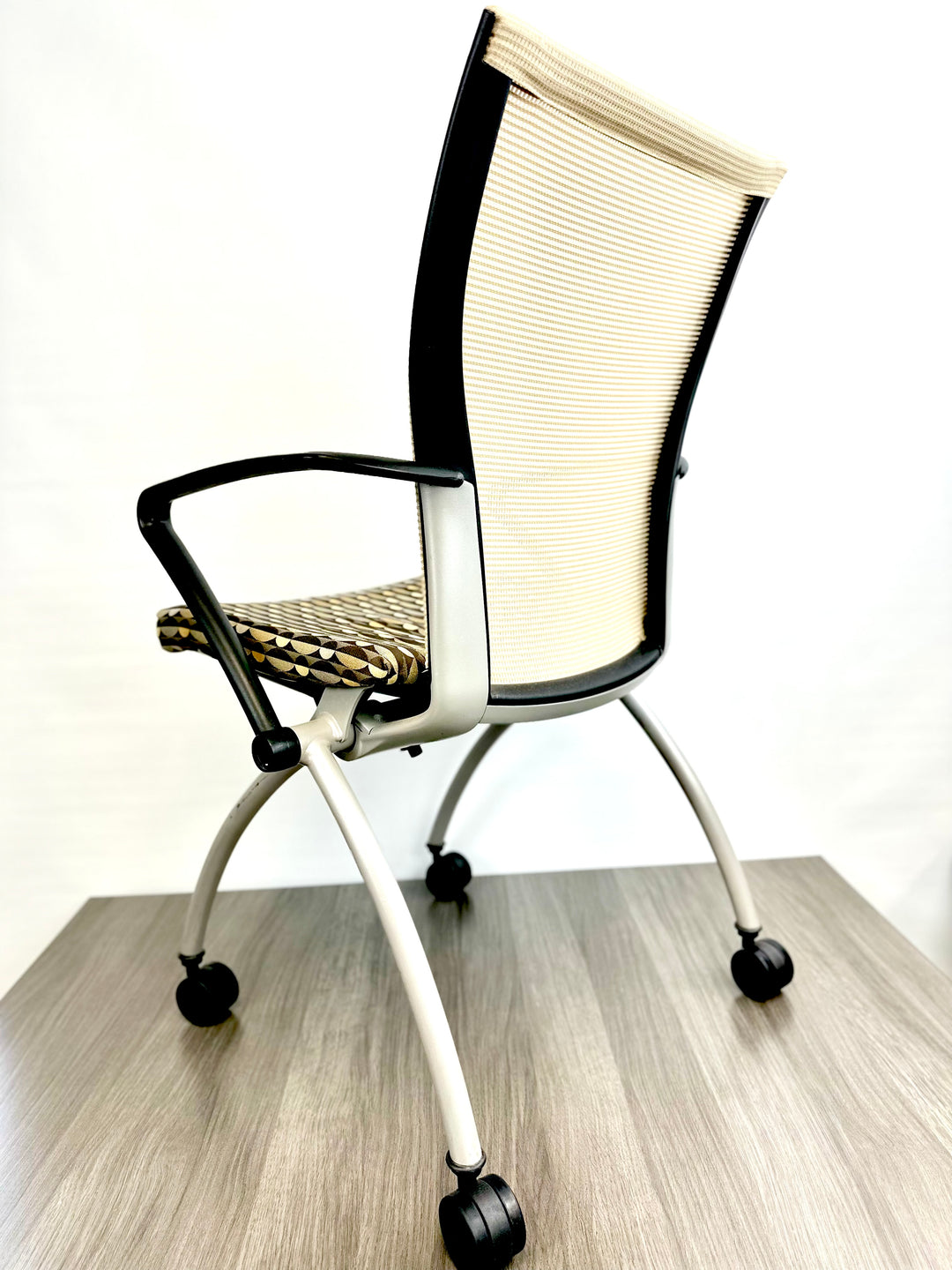 HAWORTH オフィスチェア　X99 X99 Conference Chair | Haworth