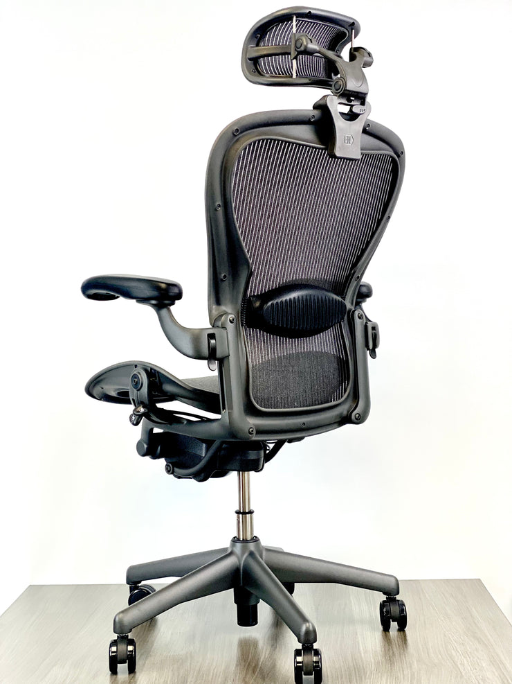 konto reparatøren Konflikt Herman Miller Aeron - Size: C - w/ Headrest for Users 5' 11" and Under