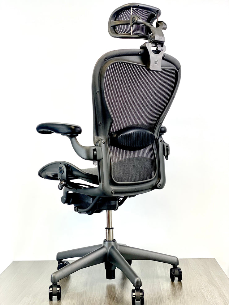 Herman Miller Aeron Size C w Headrest for Users 5 11