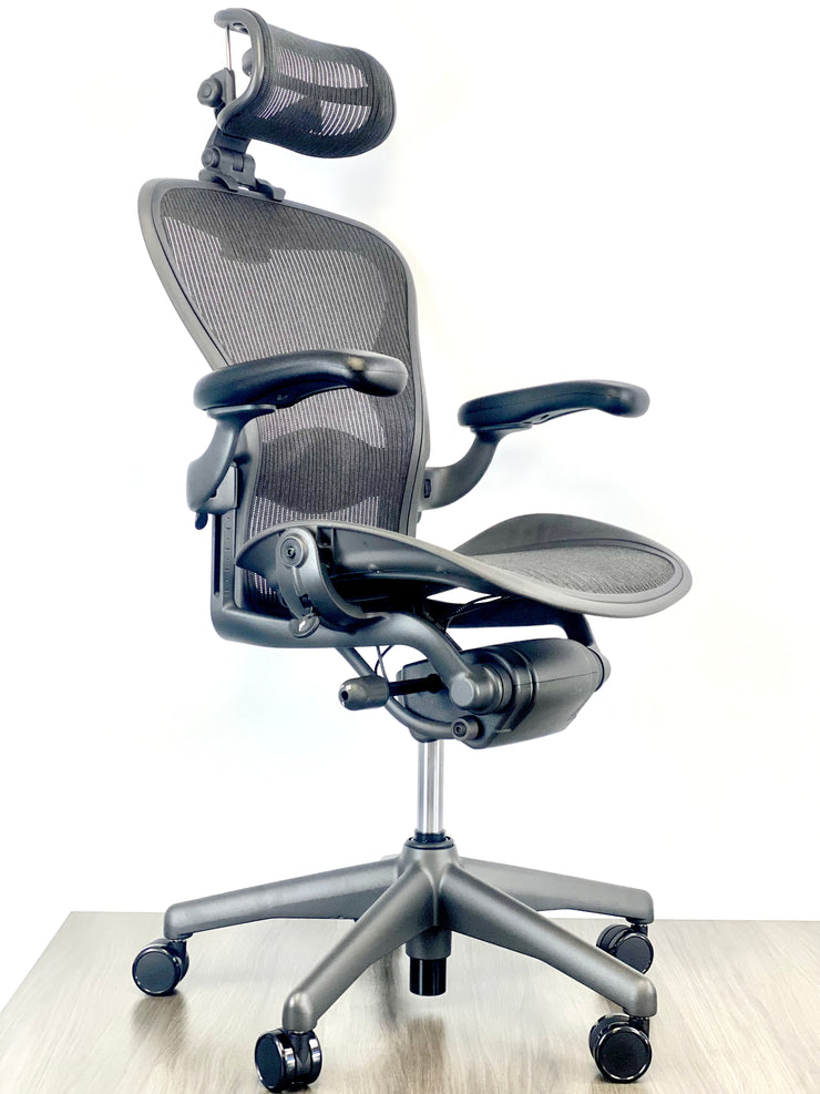 Herman Miller Aeron Size B w Headrest for Users 5 10