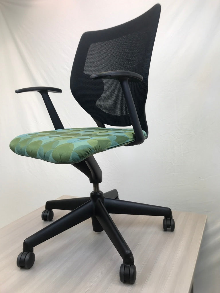 Keilhauer Simple Chair - Circle Pattern Green - Pre-Owned